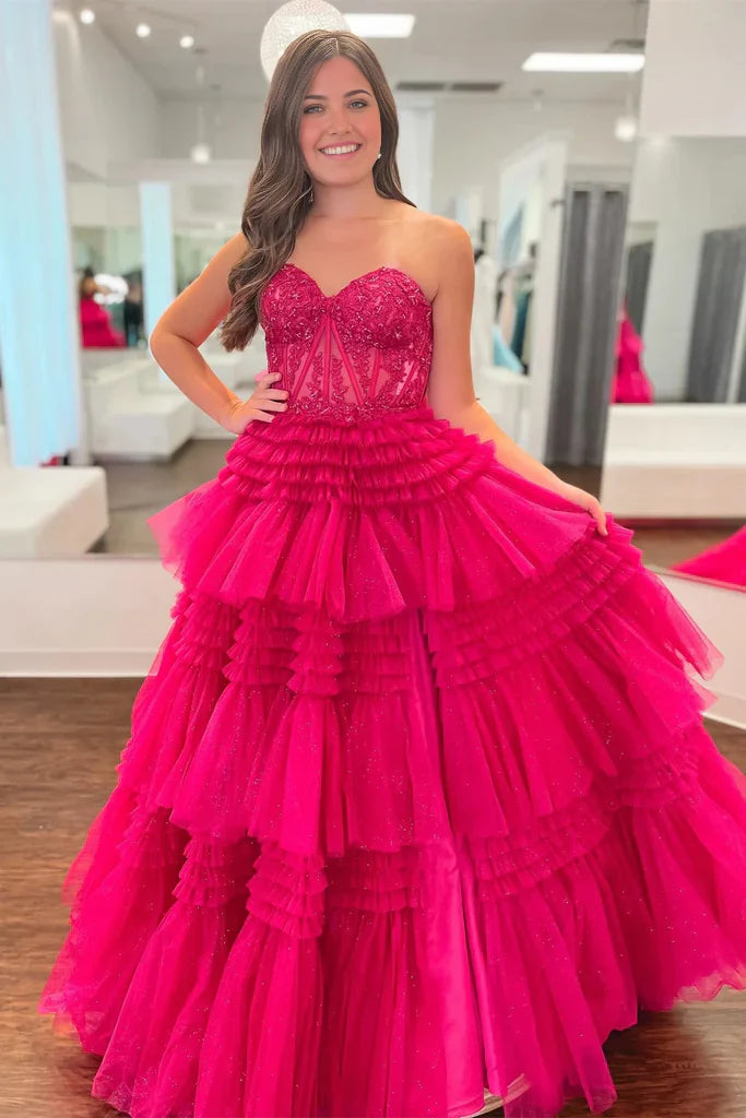 Vestido de fiesta largo de tul multicapa con apliques, sin tirantes y corte A